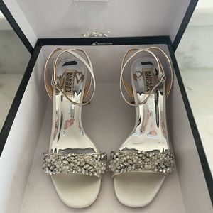 Badgley Mischka size 8 1/2 white